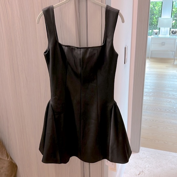 COMMENCE REVOLVE STYLE OLD MONEY  black square neck short dress SIZE M - Picture 4 of 13